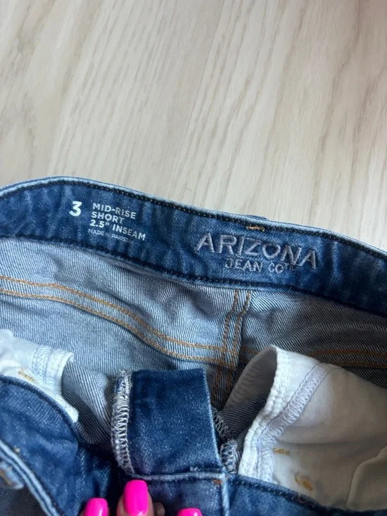 Arizona Jean Company Light Blue Distressed Denim Shorts - Picture 4 of 5